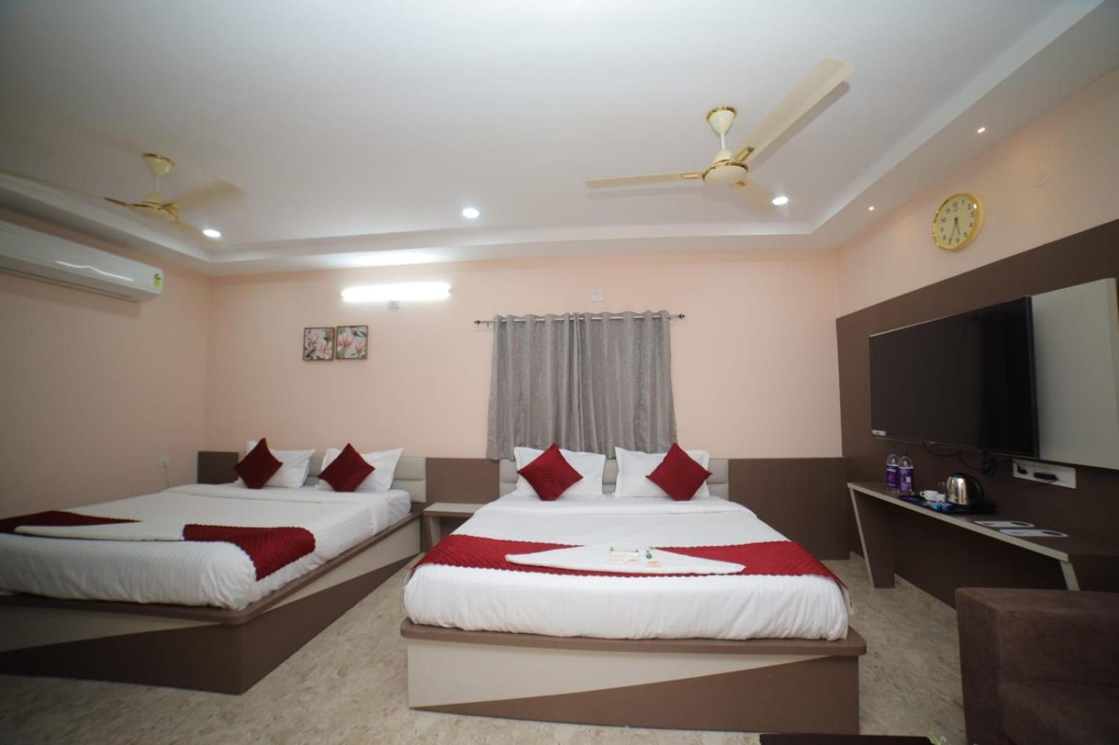 Sri Ganesh Grand Hotel Tirupati Luaran gambar